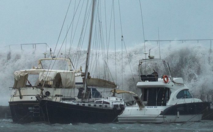 Continúa el fuerte temporal de viento y lluvia en Cataluña