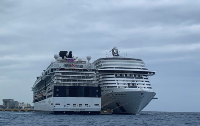 Crucero continúa frente a Cozumel (México) esperando permiso para desembarcar