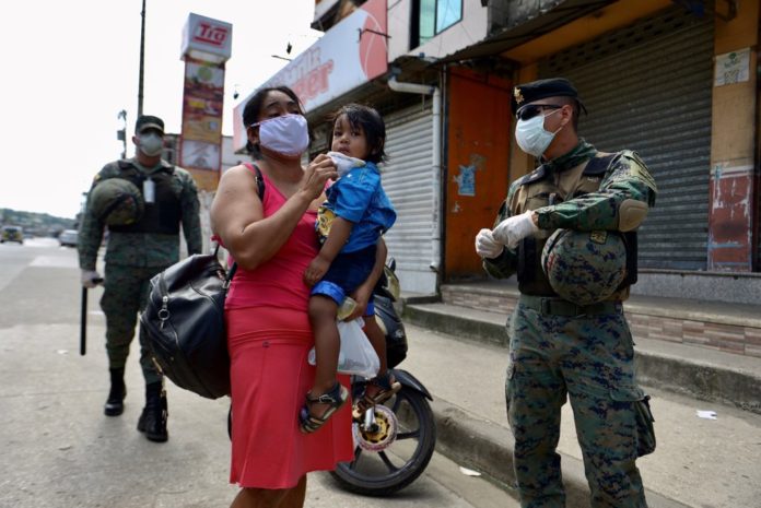 Militares patrullan provincia más afectadas por el Covid-19 en Ecuador