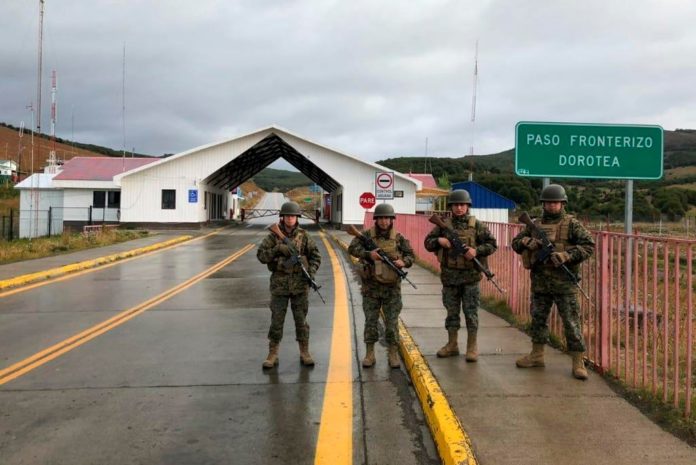 Aduanas sanitarias internas y clausura del ocio en Chile, con 434 contagios