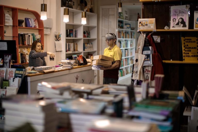 Un Día del Libro virtual en España que homenajea a las librerías