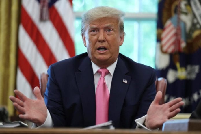 Trump dice ahora que llevar mascarillas es