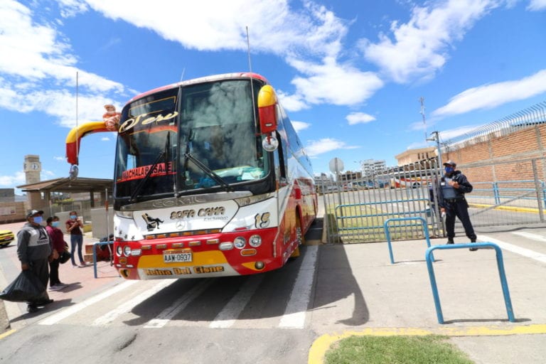 Terminal: buses salen sellados por seguridad