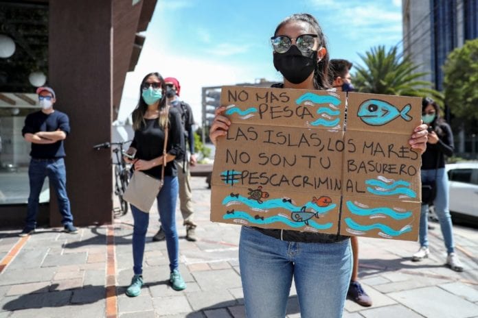 Ecuadorian authorities and activists call for fisheries control near Galapagos