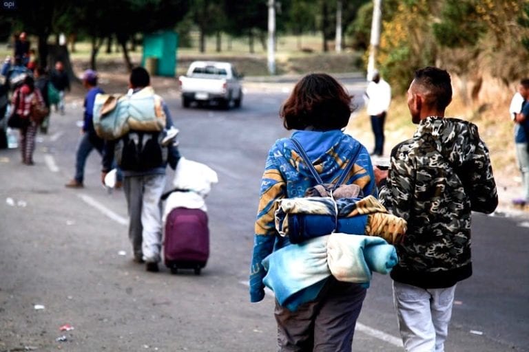 Unos 500 venezolanos en Colombia intentan pasar a la fuerza la frontera