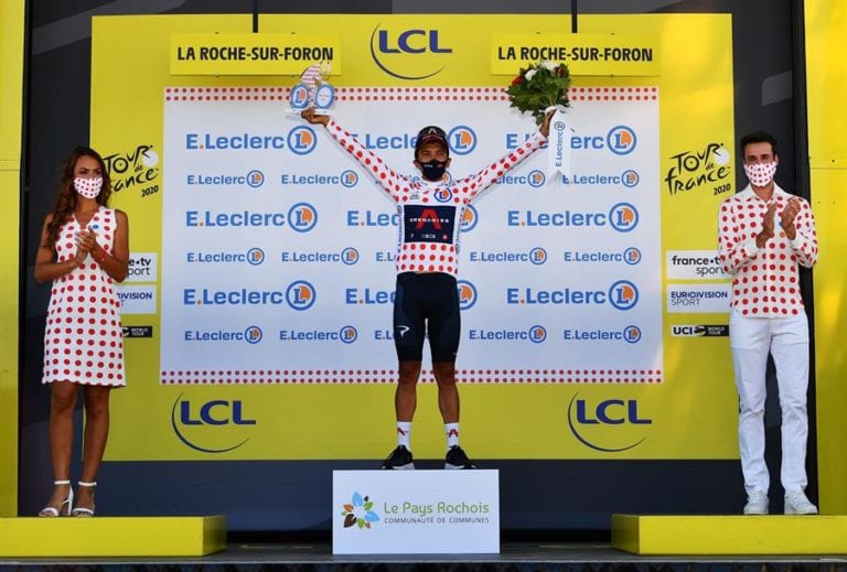 El país destaca el «histórico» logro de Carapaz en el Tour de Francia