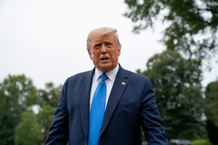 l FBI realizó ayer una búsqueda de documentos oficiales en la residencia de Florida del expresidente ubicada en Palm Beach.