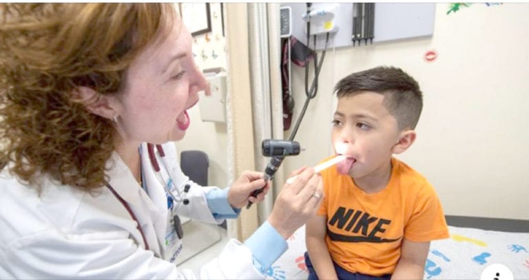 Pediatra cuencana se destaca y es reconocida en EE.UU