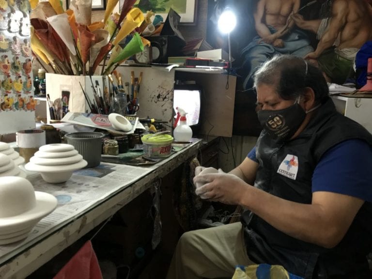 Los artesanos de Azuay buscan opciones para reemplazar las ferias de noviembre