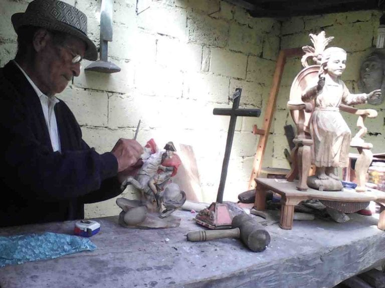 Los artesanos Matilde Sacaquirín y Virgilio Quinde recibirán la presea Patrimonio Cultural de la Humanidad