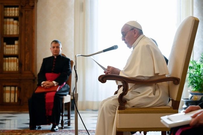 El papa Francisco convocó a todo el colegio cardenalicio - han llegado a Roma cerca de 190 purpurados - para una reunión inédita en su pontificado.