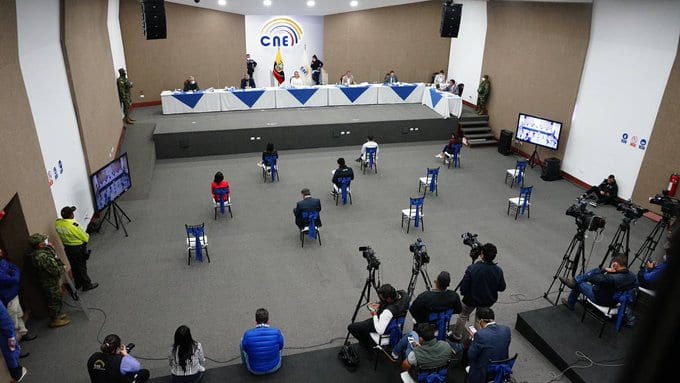 Revisión de votos en Ecuador benefició a candidatos sin cambiar la tendencia
