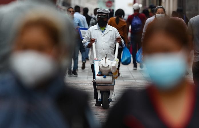 Ecuador suma 1.413 nuevos contagios de covid-19 y acumula 374.775 casos