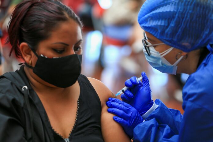 Ecuador supera las 10 millones de dosis de vacunas anticovid aplicadas