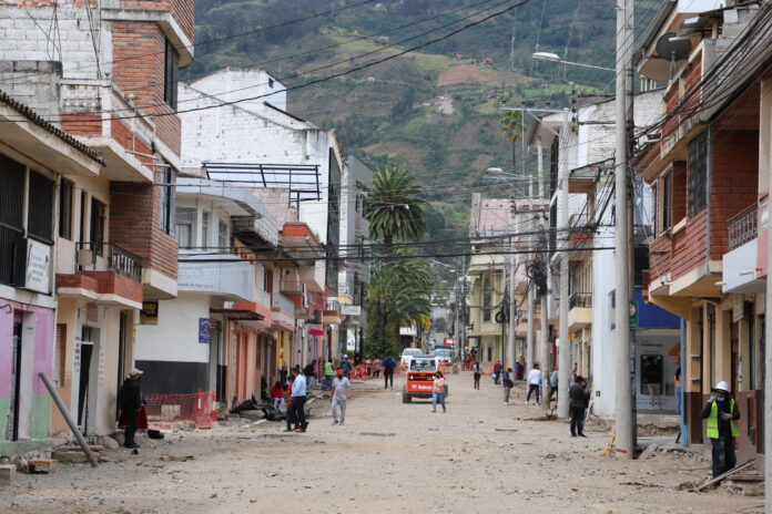 1 - 7A...3 COLES...CALLE 3 DE NOVIEMBRE EN GUALACEO...CORTESIA...