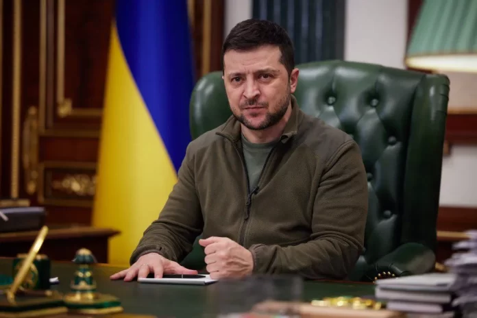 El presidente ucraniano, Volodímir Zelenski, dijo que Rusia ha destruido al menos centenares de bienes civiles; escuelas, universidades, edificios residenciales normales y hospitales