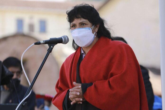 El Poder Judicial de Perú aplazó este domingo la audiencia del pedido de 36 meses de prisión preventiva de la Fiscalía de la Nación contra Yenifer Paredes, cuñada del presidente de Perú
