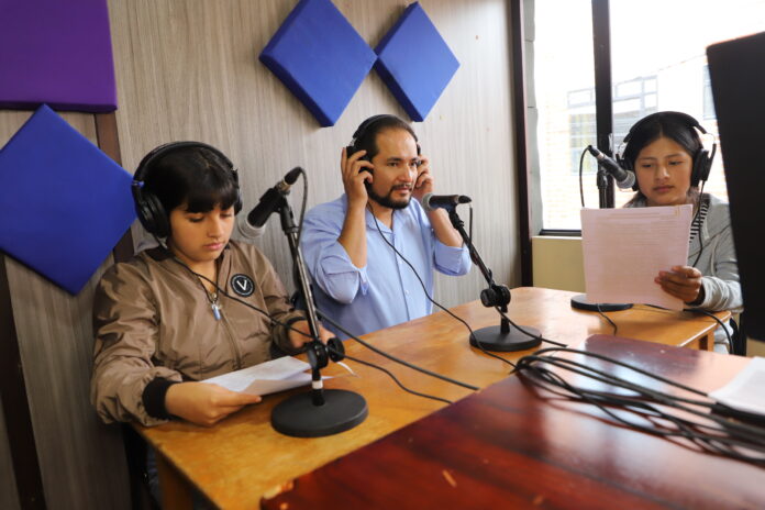 1 -7A...3 COLES GUALA RADIO,,,CORTESIA...