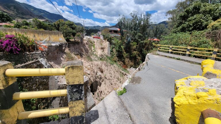 Girón necesita 1,3 millones de dólares para reparar un puente colapsado hace 7 meses
