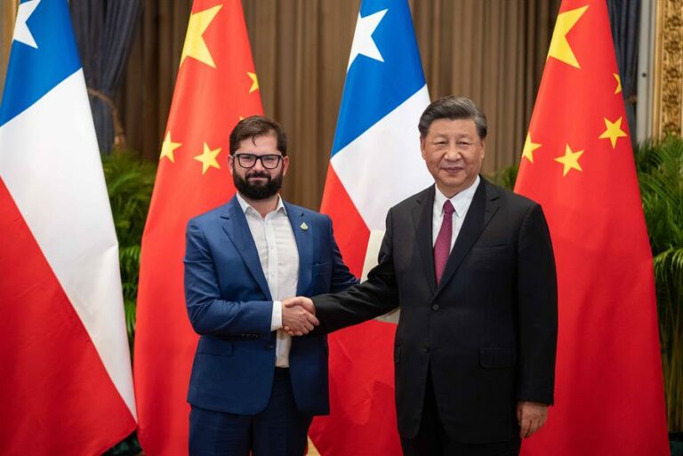 Xi y Boric se reúnen por primera vez en APEC y organizan visita a China