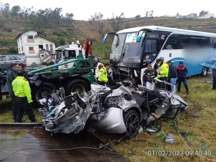 Un fallecido y cuatro heridos por accidente de tránsito en Ambato