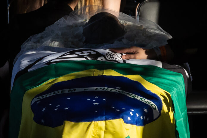 Brasil despide al