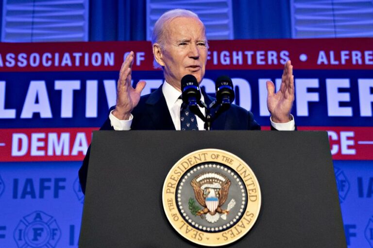Biden recuerda a las mujeres afganas, iraníes y ucranianas en el 8M