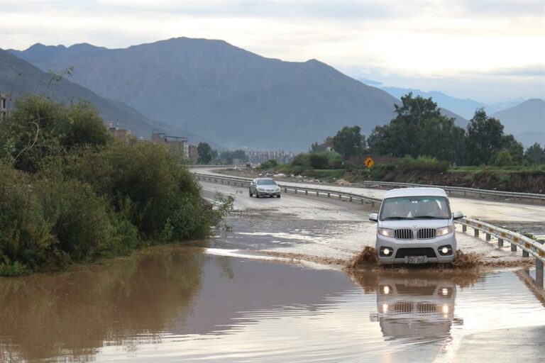 Las lluvias en Lima provocan inundaciones en 7 distritos sin causar muertes