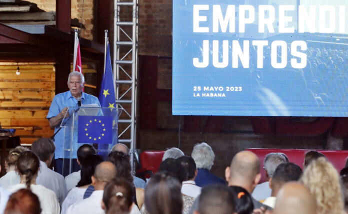 Borrell confía en que la empresa privada en Cuba contribuya a abrir la economía de la isla