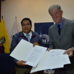 El presidente de la Federación de Barrios Juan Quilambaqui firmó un convenio con el CNE para regular las elecciones en los barrios