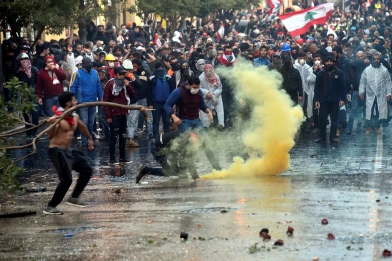 Dos centenares de heridos en «sábado de la rabia» de manifestantes en Beirut