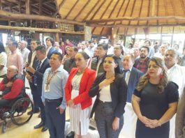 Alcaldes en la cita desarrollada en Macas con representantes del Gobierno central. (Cortesía)