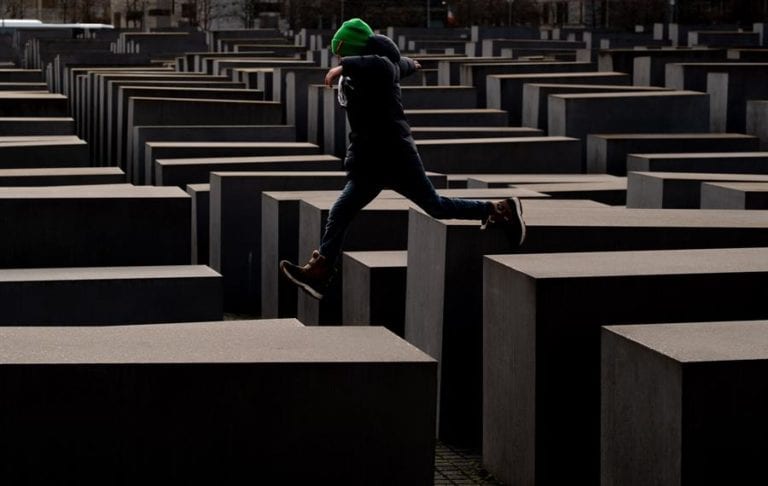 Los alemanes y el recuerdo del Holocausto como una advertencia para el futuro
