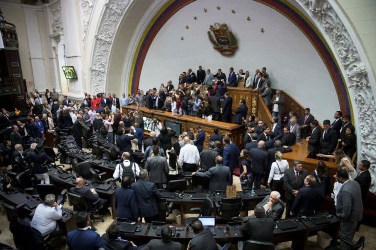 Oposición venezolana califica de «golpe al Parlamento» elección de presidente