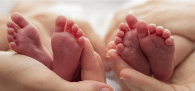 Mujer de EE.UU. da a luz dos pares de gemelos en el mismo año