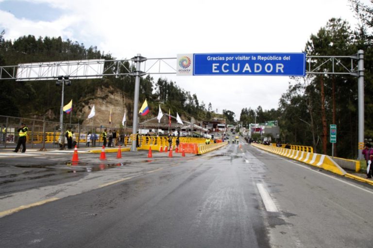 Apertura de frontera Ecuador-Colombia inicia con transporte de mercadería