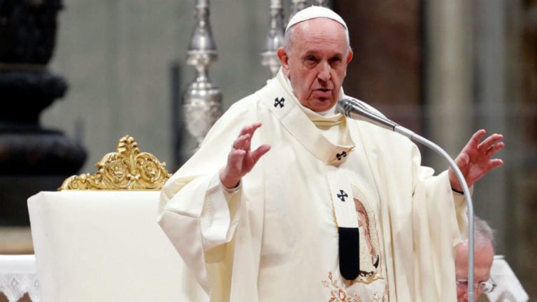 El papa preocupado por violación de derechos y riesgo nuclear por la guerra