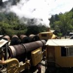 Planta asfáltica instalada en la parroquia Remigio Crespo, en el cantón Gualaceo, en operación. (Cortesía).