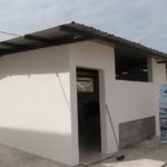 primer aula construida a base de botellas recicladas