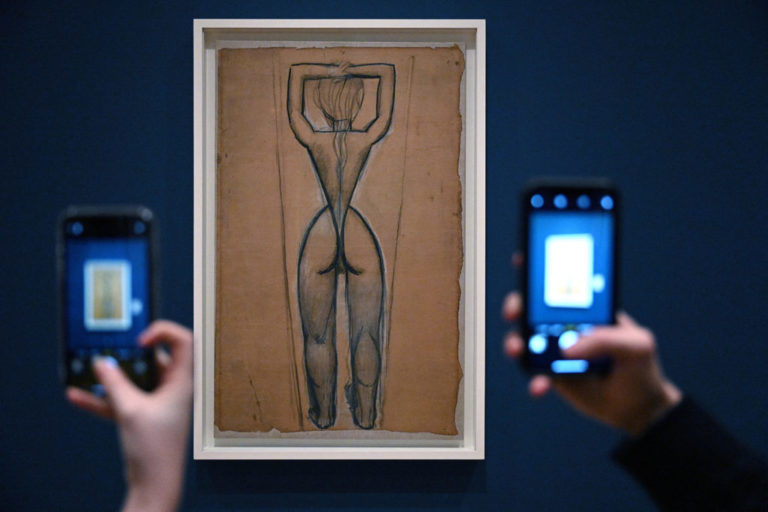 La Royal Academy de Londres recompone el universo que Picasso creó con papel