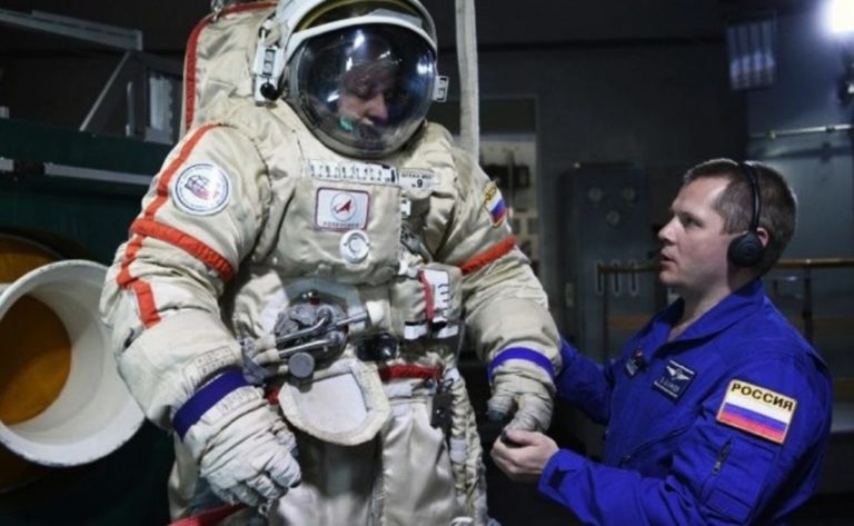 Los cosmonautas rusos dan inicio al experimento «Terminator» en la EEI