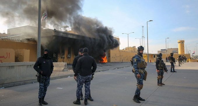 Varios proyectiles impactan en Bagdad y base militar con presencia de EE.UU.
