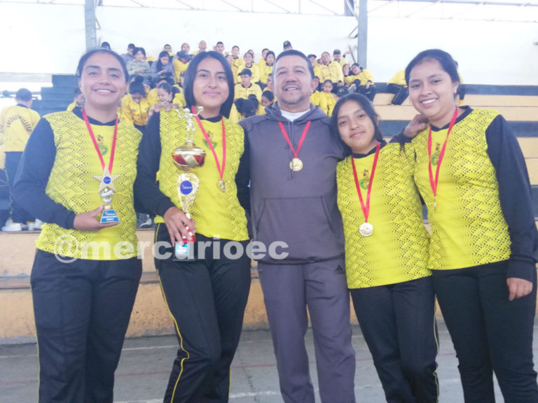 Arquera de Carneras UPS FC es la Mejor Deportista en Ecuavoley