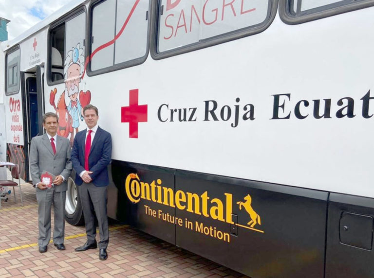 Cruz Roja y Continental presentaron bus de colecta de sangre