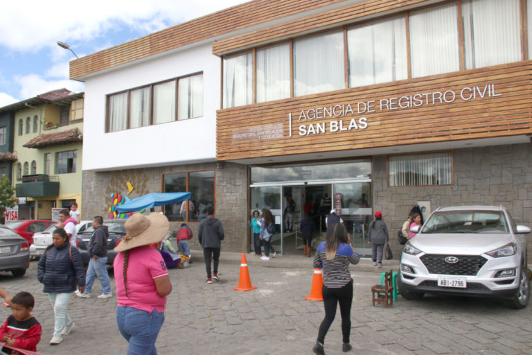 Prisión  para tramitador de pasaportes en Registro Civil de Cuenca