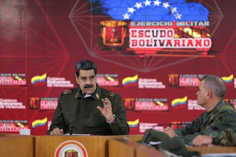 Maduro se «disfraza» de comandante para mostrar su mando sobre los militares