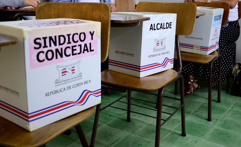 Elecciones municipales de Costa Rica transcurren con paz y calma