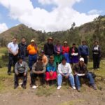 Personas involucradas en el proyecto junto a habitantes de la comunidad beneficiaria.(Cortesía)