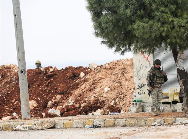 Decenas de soldados turcos mueren en batalla contra el régimen sirio