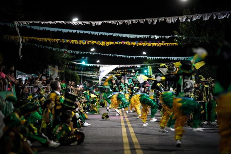 Las murgas tradicionales protagonizan el cierre del Carnaval en Buenos Aires